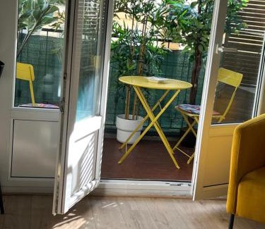 Saint-Sylvestre Apartment | Bel appartement spacieux avec joli balcon arboré, calme, bien situé, centre ville