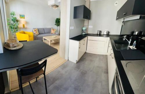 Saint-Sylvestre Apartment | Bel appartement spacieux avec joli balcon arboré, calme, bien situé, centre ville