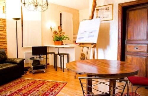 Saint-Etienne Apartment | Bel Appartement T1bis de Caractère Jardin Royal. Quartier des Carmes