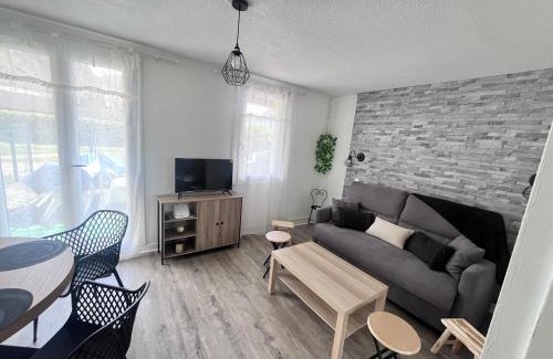 Bielle Apartment | Bel appartement T2 refait à neuf avec piscine couverte de juin à fin septembre