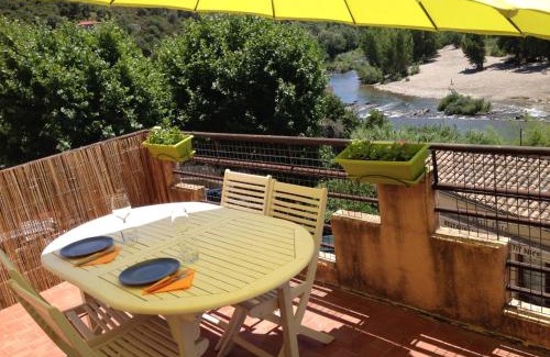 Roquebrun Apartment | Bel appartement, terrasse plein sud, Vieux Village