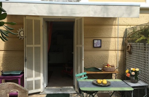 Beaulieu-sur-Mer Apartment | Bel apt Avec Petite Cour et Balcon au 1er, Dans un Fascinant Batiment Liberty