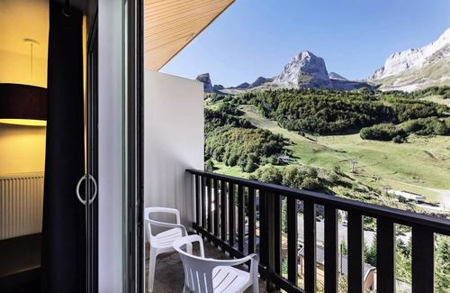 Eaux-Bonnes Apartment | Belambra Clubs Gourette - Lou Sarri - Half board - Classic Room 2 Adults + 1 Child with balcony