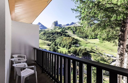 Eaux-Bonnes Apartment | Belambra Clubs Gourette - Lou Sarri - Half board - Accommodation Classic 1 Bedroom 2 Adults and 1 Child with balcony