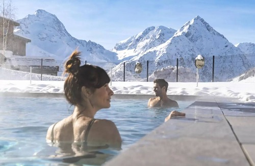 Mont-de-Lans Apartment | Belambra Clubs Les 2 Alpes Les Crestes - All inclusive - Premium Room 2 Adults and 1 Child Room Night View