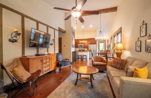 Cullowhee House | Belcher House - Upscale Townhome in Small Resort Community w/Clubhouse & Pool