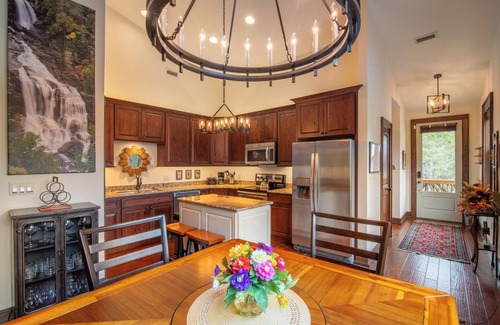 Cullowhee House | Belcher House - Upscale Townhome in Small Resort Community w/Clubhouse & Pool