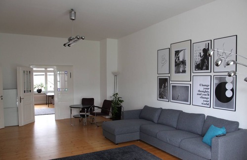 Lindenthal Apartment | Beletage: Quiet 3-room apartment (115 sqm) with terrace - top location near the city forest