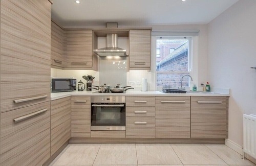 Belfast City Centre House | Belfast City Centre, modern 3 bed 3 bathroom + parking by StayByNumbers