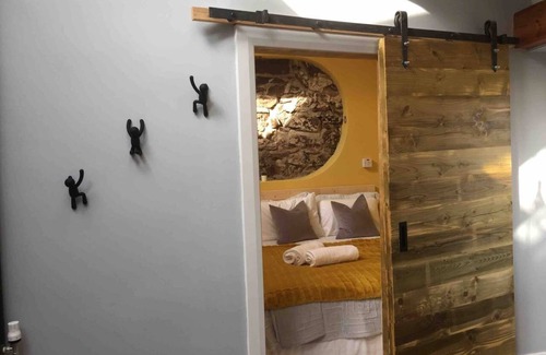 Castlereagh Cottage | BELFAST COTTAGES - THE STABLES 4 STAR with Hot Tub