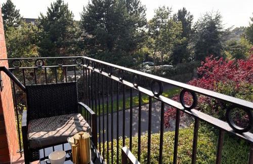 Belfast Apartment | Belfast - Relax & Unwind in Our Skyline Retreat - 3 Bedroom Apartment with Parking