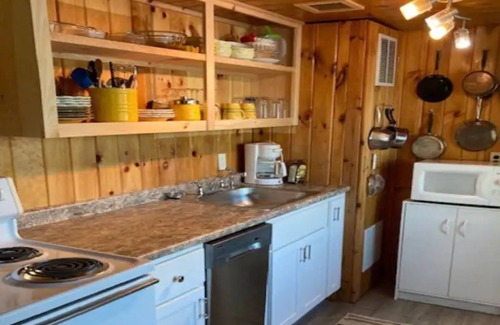 Oakland Cabin | Belgrade Lakes McGrath Pond
