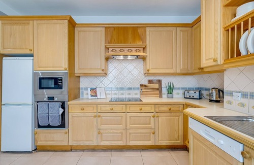 Churchill House | Belgravia - Charming & Spacious 4 Bed Home for 9