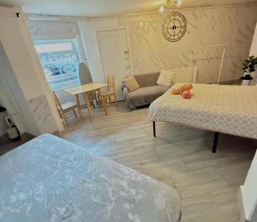 Coldharbour Apartment | Belinda Rd, Comfort