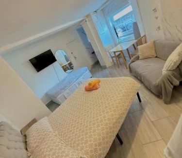 Coldharbour Apartment | Belinda Rd, Comfort