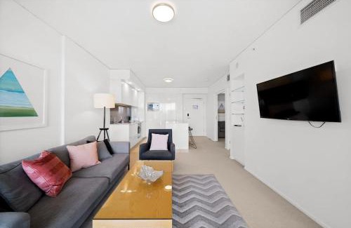 Bowen Hills Apartment | Belise - 16th floor Executive Apt for 2 plus parking