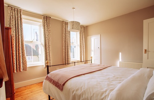 Alfriston Cottage | Bell Cottage - a holiday home that sleeps 4 guests in 2 bedrooms