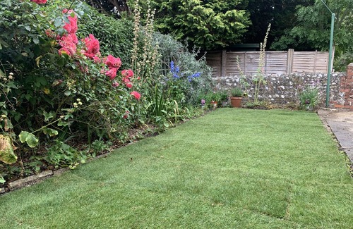 Alfriston Cottage | Bell Cottage - a holiday home that sleeps 4 guests in 2 bedrooms