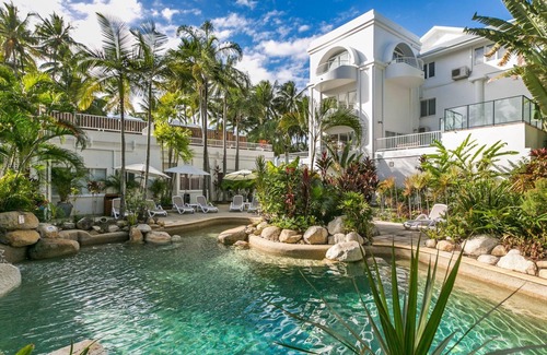 Palm Cove Apartment | Bell Escapes Poolview Suite 77 Alamanda Resort