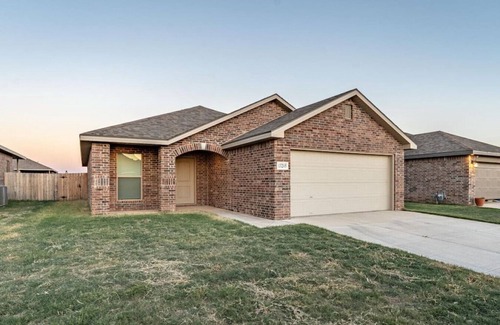 Lubbock House | Bell Farms Bungalow - 3BR/2BA - New Construction