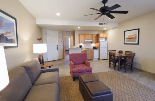 Oak Creek Hotel | Bell Rock Inn