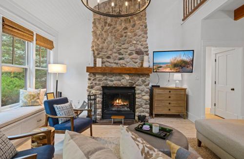 Union Pier House | Bella and Dulce's Lakehouse