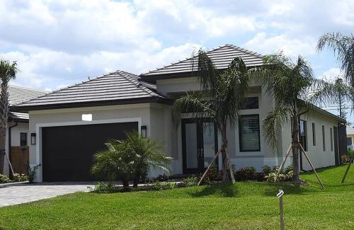 Naples Park House | Bella Casa at the Beach 4 bd Rms 2 En-Suites