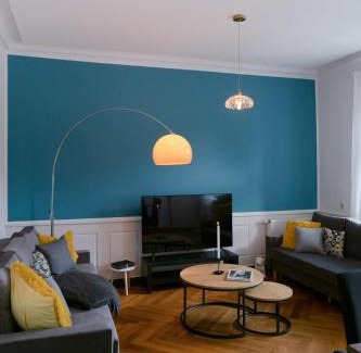 Ludwigsburg Apartment | bella casa - Business&Family - 2 Zimmer direkt neben Schloß, Parkplatz, SmartTV, Netflix, Waschmaschine, 24h Checkin, 71qm, Kingsizebett, Hotelbettwäsche