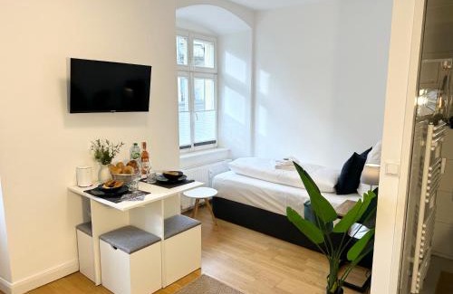 Ludwigsburg Apartment | bella casa - Business&Family, 100m zum Konzerteingang Schloß, Parkplatz, SmartTV, Netflix, Waschmaschine,24h Checkin, 30qm, AP 5