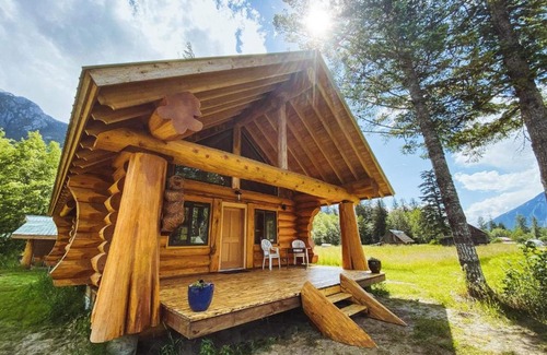 Hagensborg Ski Chalet | Bella Coola Grizzly Tours Cabins