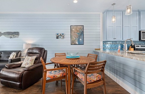 Rockport Condo | Bella Costa | Sweeping Views of Copano Bay + Pool!