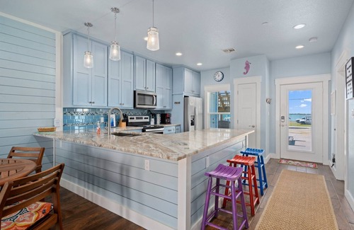 Rockport Condo | Bella Costa | Sweeping Views of Copano Bay + Pool!