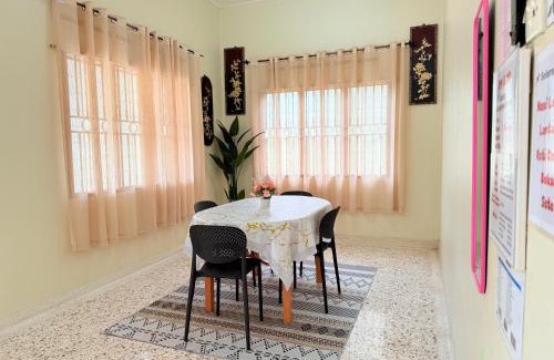 Kampung Bukit Katil House | Bella Homestay Budget Ayer Keroh - 4 Bedrooms, 15 minutes to town