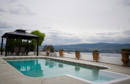 Central Okanagan Bed & Breakfast | Bella Luna Bed and Breakfast