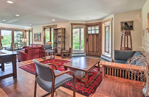 Berkeley Springs House | 'Bella Mattina:' 10 Acres w/ Beautiful Views!
