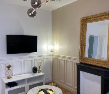 Choisy-le-Roi Apartment | Bella Mia - Chic apartment near Orly Rport 15mns frm Paris