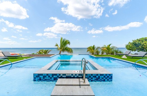 East End House | Bella Rocca: Ultra-Luxe Estate w/Pool and Spa, Sunken Fire Pit and Designer Interiors