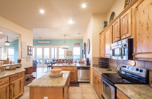 Canyon Lake House | Bella's Cove - waterfront, hot tub, amazing views, sleeps 14!