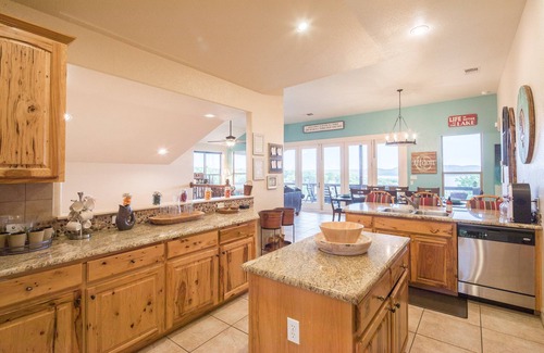 Canyon Lake House | Bella's Cove - waterfront, hot tub, amazing views, sleeps 14!
