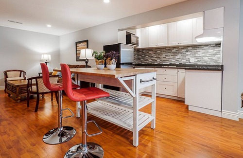 Southwest Gordon Estate House | Bella's Guest House is the best place to stay in Langley!