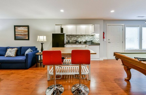 Southwest Gordon Estate House | Bella's Guest House is the best place to stay in Langley!