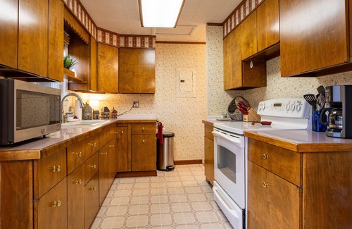 Cody House | Bella's on Beck- your retreat near downtown Cody