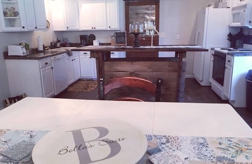 Janesville House | Bella's Suite at Star's Hollow Inn and Hobby Farm