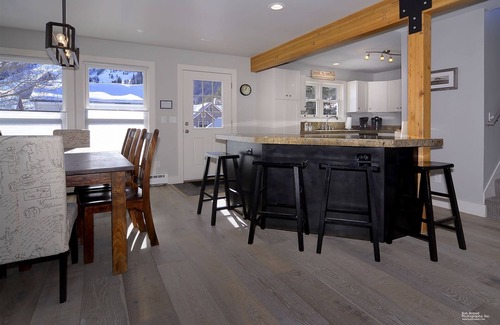 Crested Butte House | Bella View/Pet Friendly Luxury Home in Town! Walk to it All! Hot Tub! Garage