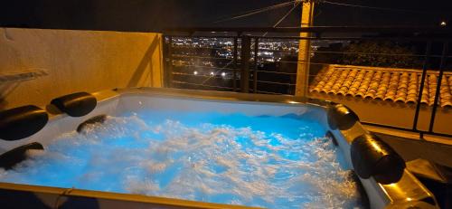 Verduron Villa | Bella Villa Piscine & jacuzzi