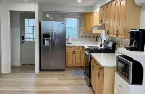 Kingsville Cottage | Bella Vista - Cedar Island , KingsvillenLakefront and private beach !