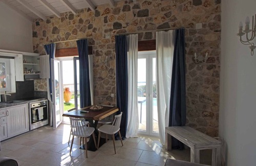 Erikousa Island Apartment | Bella Vista Deluxe Studio 2 Hermitage