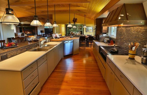 Carpinteria House | Bella Vista - Designer Comfort & Private Tennis Court in Carpinteria