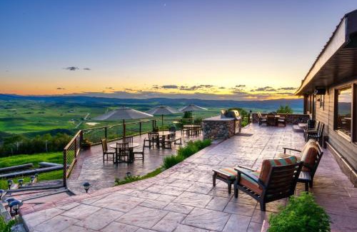 Steamboat Springs House | Bella Vista Lodge - Slopeside Ski Storage, The BEST Views, Grotto Hot Tub, Great Room And Game Room