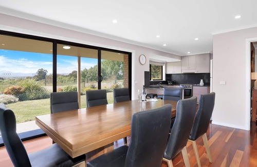 Mansfield House | Bella Vista - Mansfield - Sleeps 8